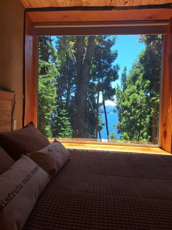 CABAÑA LUNI – Vista al lago, confort y naturaleza para 2 o 3 personas